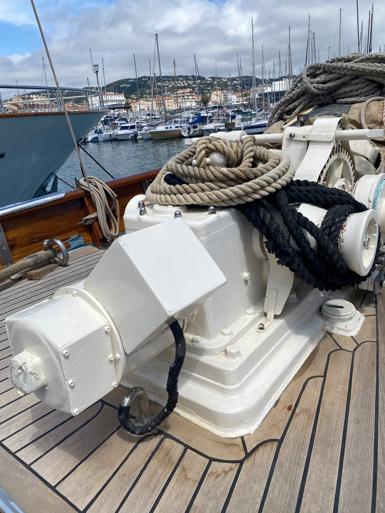 Milena foredeck detail