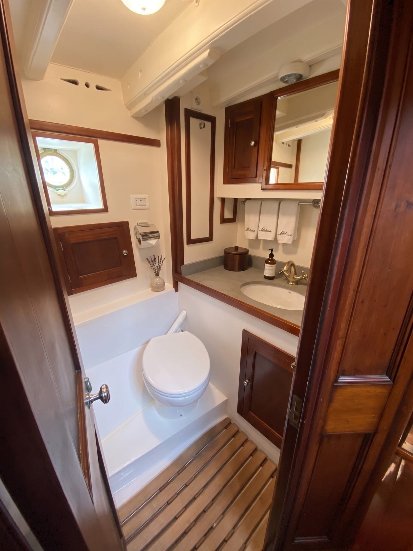 Milena bathroom