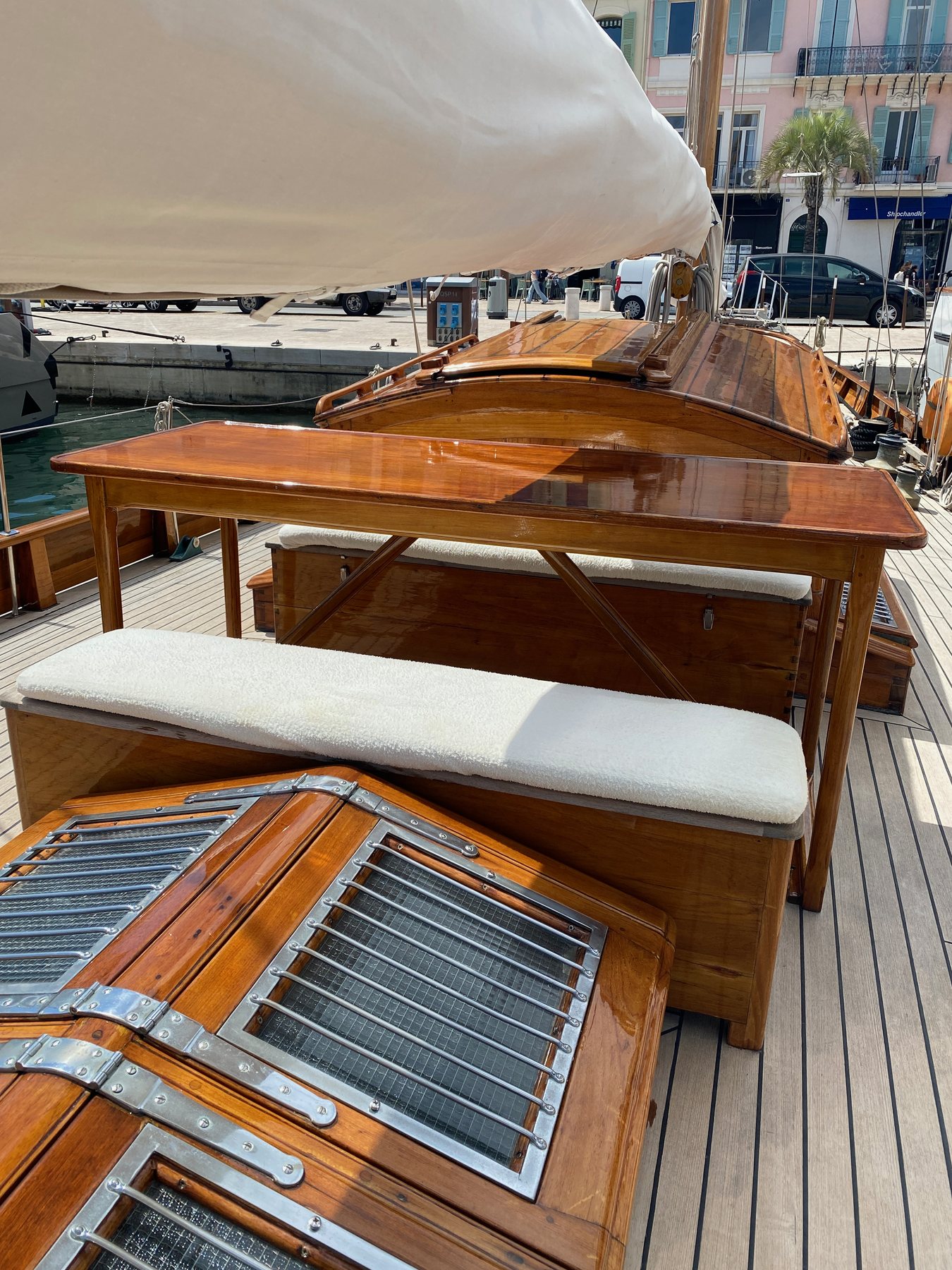 Milena exterior table