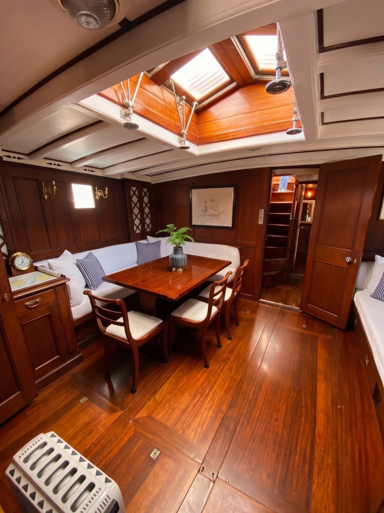 Milena saloon